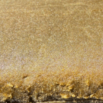 Une plaquette de CBD concentré à 30% de CBD, L'on y voit de la wax qui recouvre la savonette ce qui en résulte d'un produit bien concentré