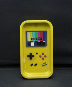 Plateau à rouler jaune en forme de console rétro avec message "Game Over" à l’écran, pour présentation de pré-rolls.