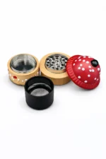 Grinder CBD champignon démonté avec compartiments filtre et dents de broyage